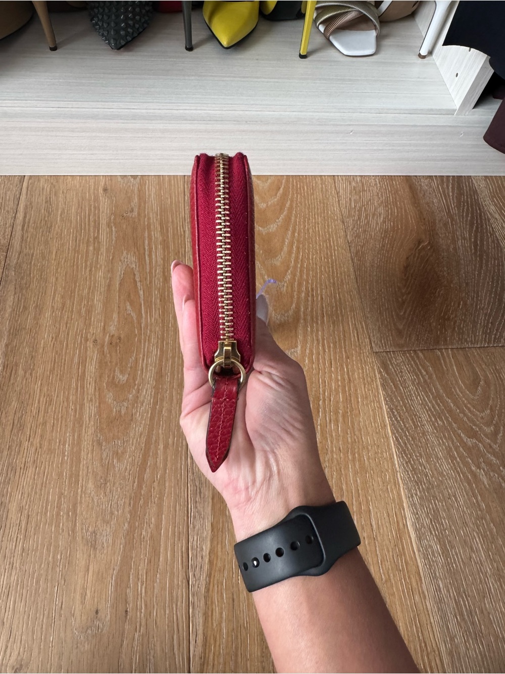 Gucci Red Pebbled Leather Zip Wallet with Gold GG - Picture 5 of 7